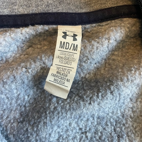 Under Armour 1/2 zip pullover, size medium. Heathered Navy almost gray color. - Picture 5 of 5